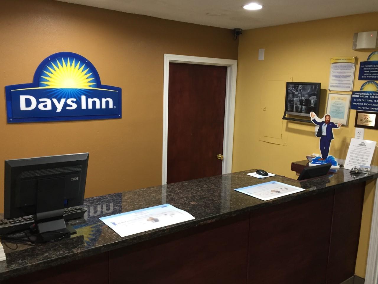 Days Inn By Wyndham Medford Exterior photo